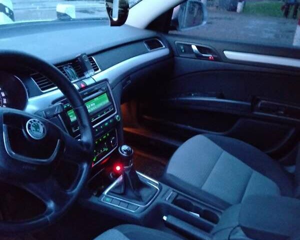 Серый Шкода Суперб, объемом двигателя 1.97 л и пробегом 350 тыс. км за 7300 $, фото 7 на Automoto.ua