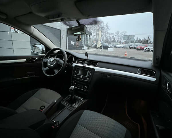 Серый Шкода Суперб, объемом двигателя 1.4 л и пробегом 239 тыс. км за 6900 $, фото 23 на Automoto.ua