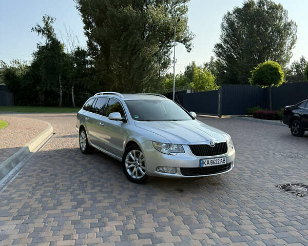 Сірий Шкода Суперб, об'ємом двигуна 2 л та пробігом 205 тис. км за 10300 $, фото 2 на Automoto.ua