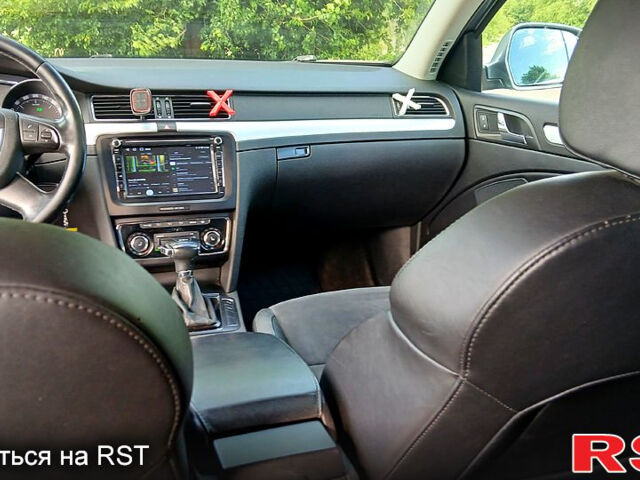 Серый Шкода Суперб, объемом двигателя 2 л и пробегом 299 тыс. км за 9000 $, фото 3 на Automoto.ua