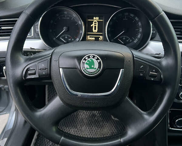 Серый Шкода Суперб, объемом двигателя 1.4 л и пробегом 239 тыс. км за 6900 $, фото 21 на Automoto.ua