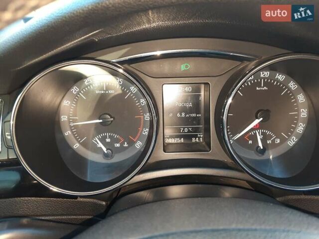 Сірий Шкода Суперб, об'ємом двигуна 2 л та пробігом 249 тис. км за 11000 $, фото 8 на Automoto.ua