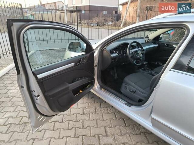 Сірий Шкода Суперб, об'ємом двигуна 2 л та пробігом 259 тис. км за 10499 $, фото 9 на Automoto.ua