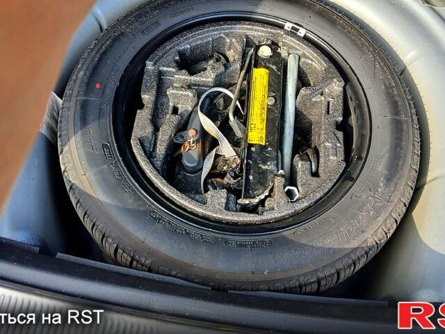 Серый Шкода Суперб, объемом двигателя 2 л и пробегом 299 тыс. км за 9000 $, фото 9 на Automoto.ua