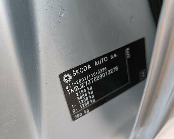 Сірий Шкода Суперб, об'ємом двигуна 2 л та пробігом 259 тис. км за 10499 $, фото 5 на Automoto.ua