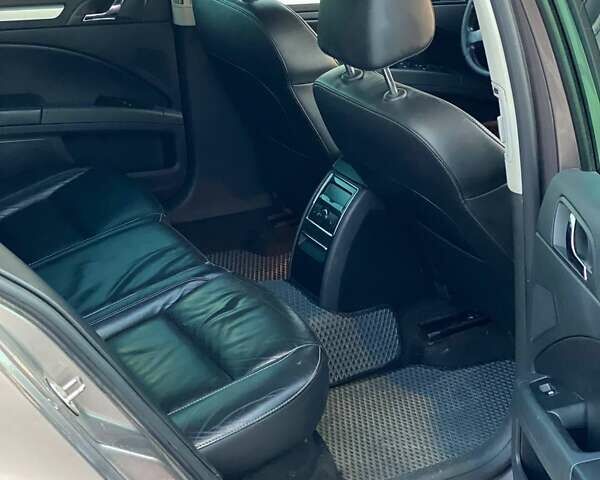 Серый Шкода Суперб, объемом двигателя 1.97 л и пробегом 270 тыс. км за 10700 $, фото 4 на Automoto.ua