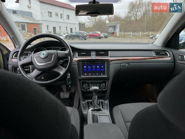 Серый Шкода Суперб, объемом двигателя 1.8 л и пробегом 225 тыс. км за 9200 $, фото 12 на Automoto.ua