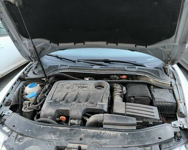 Сірий Шкода Суперб, об'ємом двигуна 2 л та пробігом 259 тис. км за 10499 $, фото 23 на Automoto.ua