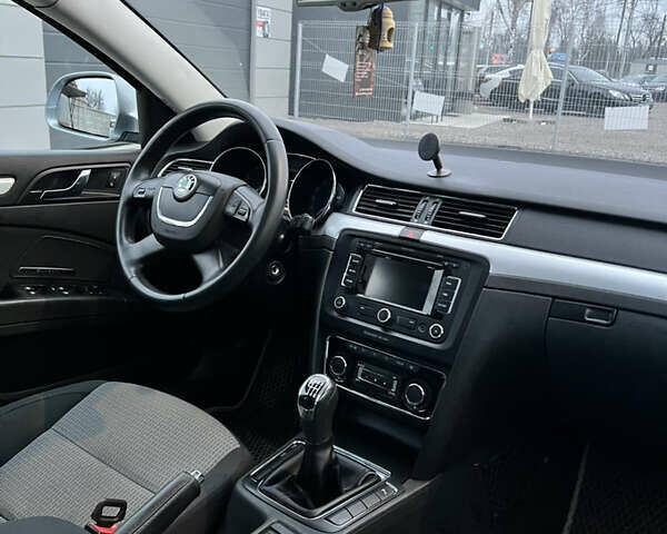 Серый Шкода Суперб, объемом двигателя 1.4 л и пробегом 239 тыс. км за 6900 $, фото 22 на Automoto.ua