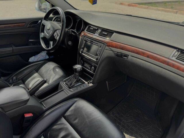 Сірий Шкода Суперб, об'ємом двигуна 2 л та пробігом 257 тис. км за 10650 $, фото 17 на Automoto.ua