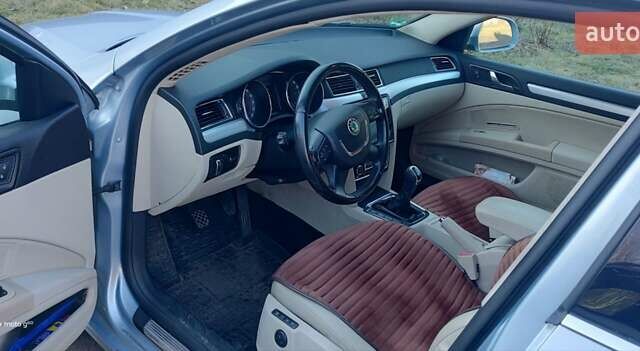 Серый Шкода Суперб, объемом двигателя 2 л и пробегом 256 тыс. км за 9300 $, фото 2 на Automoto.ua