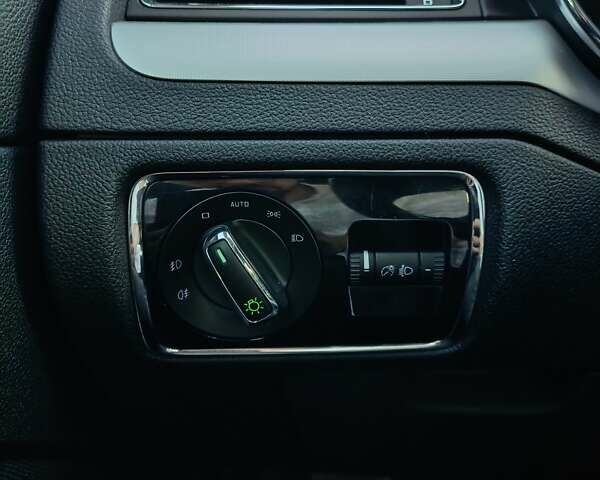 Серый Шкода Суперб, объемом двигателя 1.8 л и пробегом 100 тыс. км за 11500 $, фото 16 на Automoto.ua