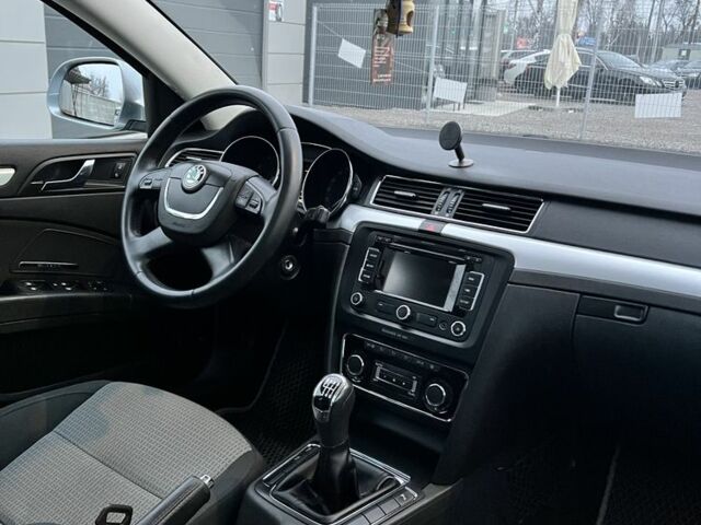 Серый Шкода Суперб, объемом двигателя 1.4 л и пробегом 239 тыс. км за 6900 $, фото 21 на Automoto.ua