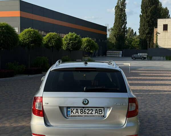 Сірий Шкода Суперб, об'ємом двигуна 2 л та пробігом 205 тис. км за 10300 $, фото 7 на Automoto.ua