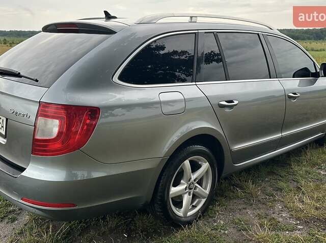 Сірий Шкода Суперб, об'ємом двигуна 2 л та пробігом 314 тис. км за 9200 $, фото 4 на Automoto.ua
