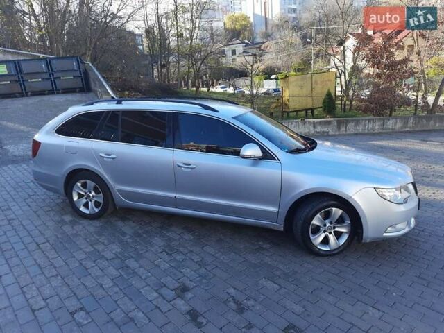 Сірий Шкода Суперб, об'ємом двигуна 2 л та пробігом 249 тис. км за 11000 $, фото 2 на Automoto.ua