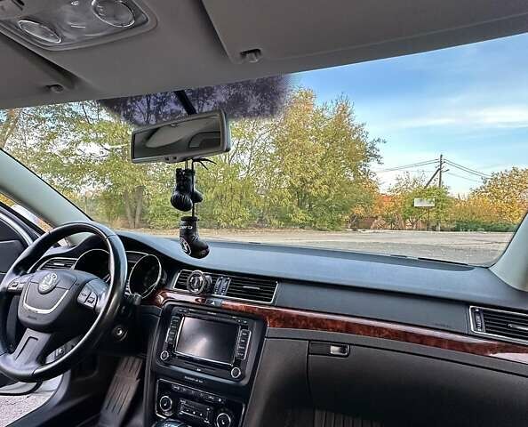 Серый Шкода Суперб, объемом двигателя 2 л и пробегом 206 тыс. км за 8800 $, фото 3 на Automoto.ua