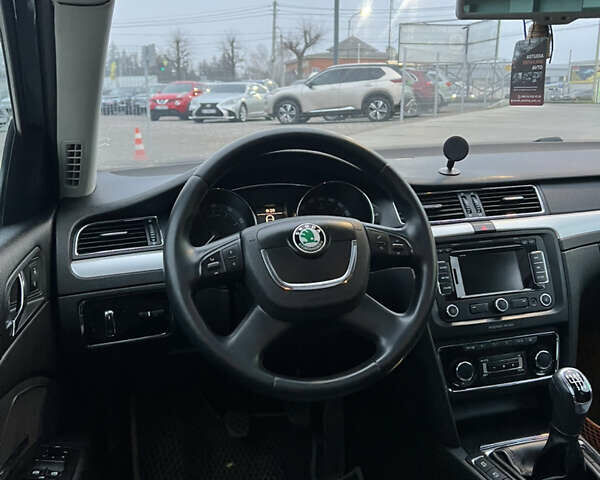 Серый Шкода Суперб, объемом двигателя 1.4 л и пробегом 239 тыс. км за 6900 $, фото 12 на Automoto.ua