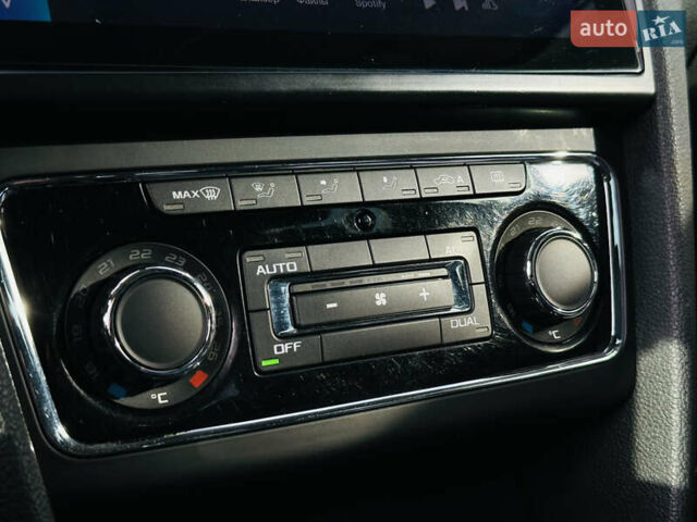 Сірий Шкода Суперб, об'ємом двигуна 1.8 л та пробігом 100 тис. км за 10999 $, фото 30 на Automoto.ua