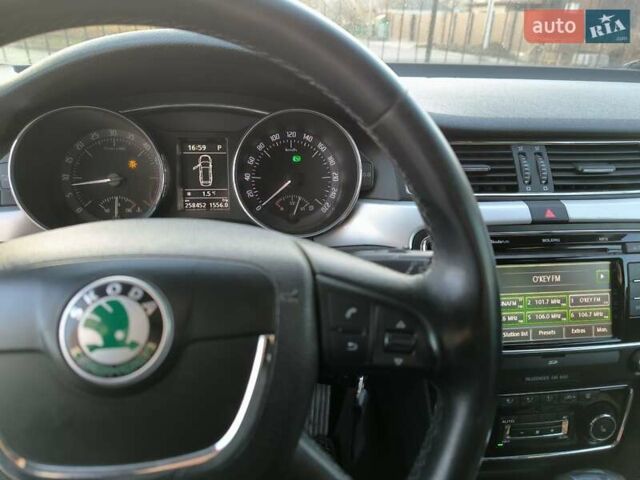 Сірий Шкода Суперб, об'ємом двигуна 2 л та пробігом 259 тис. км за 10499 $, фото 14 на Automoto.ua