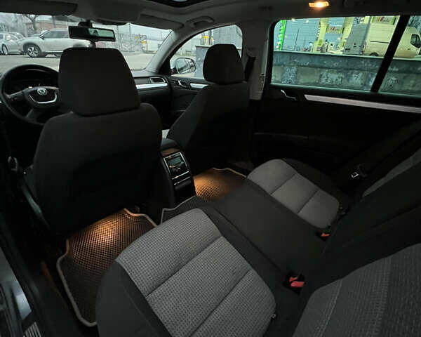 Серый Шкода Суперб, объемом двигателя 1.4 л и пробегом 239 тыс. км за 6900 $, фото 14 на Automoto.ua