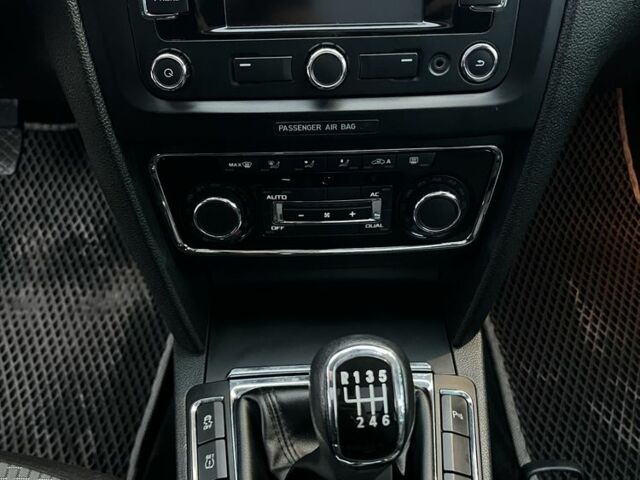 Серый Шкода Суперб, объемом двигателя 1.4 л и пробегом 239 тыс. км за 6900 $, фото 20 на Automoto.ua