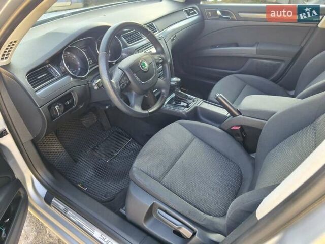 Серый Шкода Суперб, объемом двигателя 1.8 л и пробегом 317 тыс. км за 8500 $, фото 17 на Automoto.ua