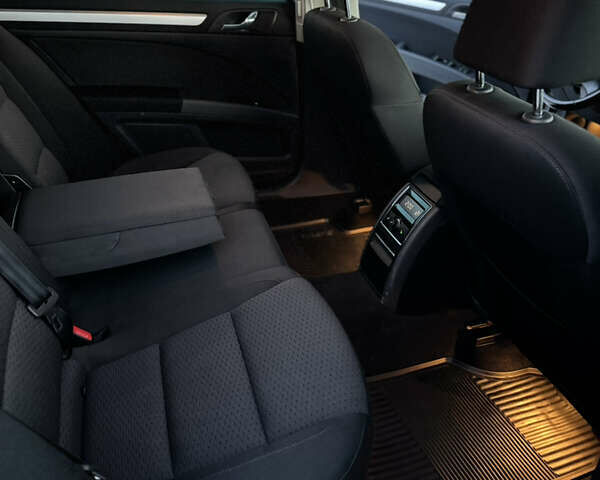 Сірий Шкода Суперб, об'ємом двигуна 2 л та пробігом 343 тис. км за 10500 $, фото 26 на Automoto.ua