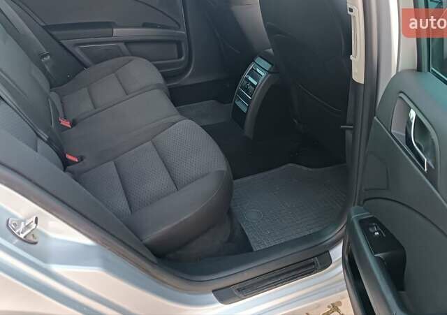 Серый Шкода Суперб, объемом двигателя 1.6 л и пробегом 328 тыс. км за 7950 $, фото 60 на Automoto.ua