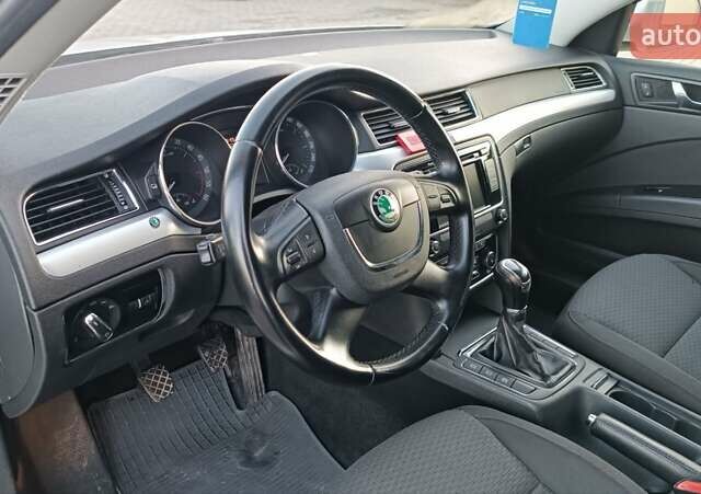 Серый Шкода Суперб, объемом двигателя 1.6 л и пробегом 328 тыс. км за 7950 $, фото 93 на Automoto.ua