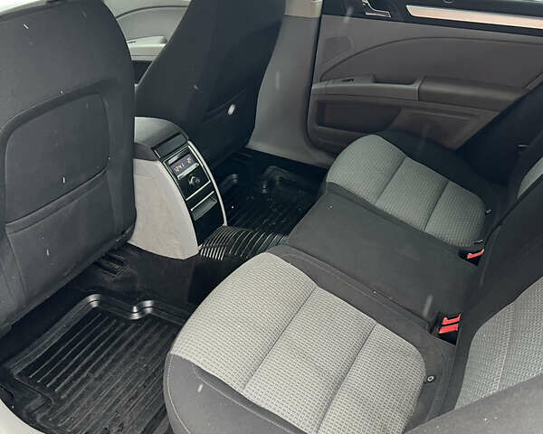 Серый Шкода Суперб, объемом двигателя 2 л и пробегом 282 тыс. км за 9500 $, фото 9 на Automoto.ua