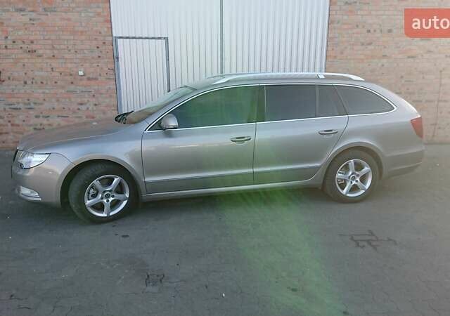 Серый Шкода Суперб, объемом двигателя 1.8 л и пробегом 224 тыс. км за 9500 $, фото 2 на Automoto.ua