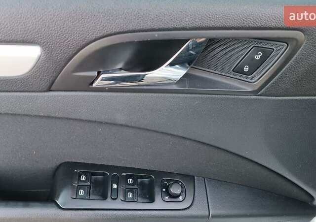 Серый Шкода Суперб, объемом двигателя 1.6 л и пробегом 328 тыс. км за 7950 $, фото 106 на Automoto.ua