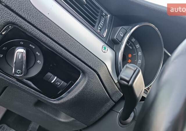 Серый Шкода Суперб, объемом двигателя 1.6 л и пробегом 328 тыс. км за 7950 $, фото 98 на Automoto.ua