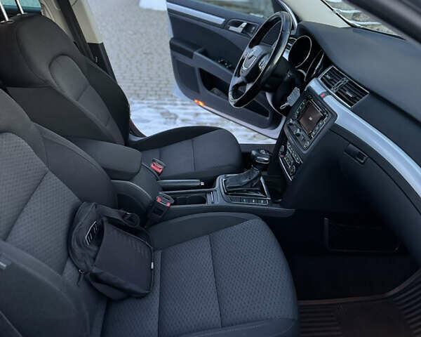 Сірий Шкода Суперб, об'ємом двигуна 2 л та пробігом 343 тис. км за 10500 $, фото 28 на Automoto.ua