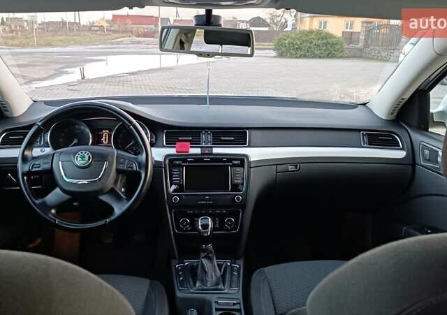 Серый Шкода Суперб, объемом двигателя 1.6 л и пробегом 328 тыс. км за 7950 $, фото 83 на Automoto.ua