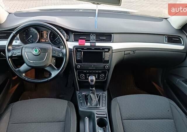 Серый Шкода Суперб, объемом двигателя 1.6 л и пробегом 328 тыс. км за 7950 $, фото 85 на Automoto.ua