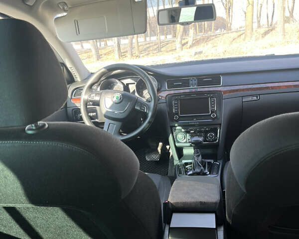 Серый Шкода Суперб, объемом двигателя 2 л и пробегом 334 тыс. км за 8900 $, фото 7 на Automoto.ua