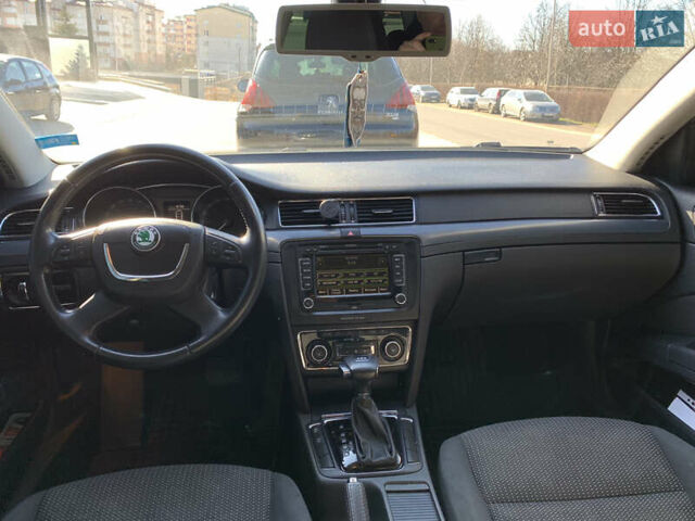 Сірий Шкода Суперб, об'ємом двигуна 2 л та пробігом 282 тис. км за 11500 $, фото 3 на Automoto.ua