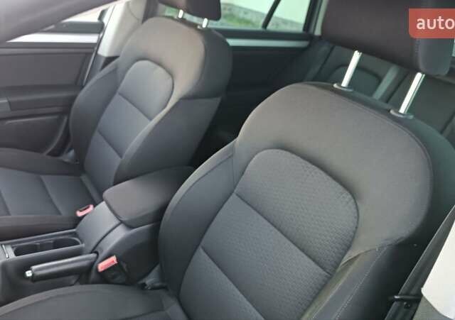 Серый Шкода Суперб, объемом двигателя 1.6 л и пробегом 328 тыс. км за 7950 $, фото 91 на Automoto.ua