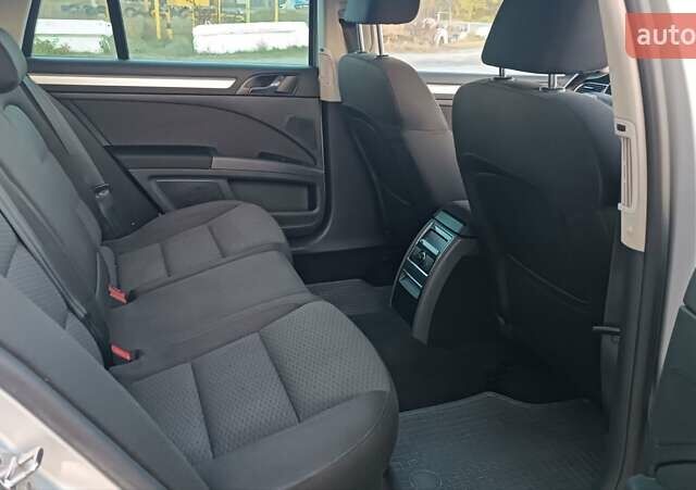 Серый Шкода Суперб, объемом двигателя 1.6 л и пробегом 328 тыс. км за 7950 $, фото 66 на Automoto.ua