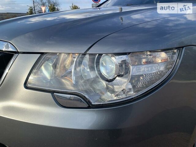 Сірий Шкода Суперб, об'ємом двигуна 2 л та пробігом 219 тис. км за 11800 $, фото 1 на Automoto.ua