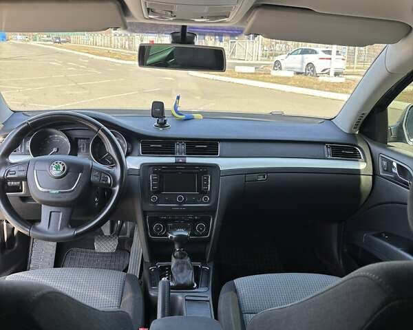 Сірий Шкода Суперб, об'ємом двигуна 2 л та пробігом 256 тис. км за 11350 $, фото 19 на Automoto.ua