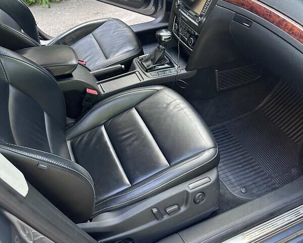 Серый Шкода Суперб, объемом двигателя 2 л и пробегом 218 тыс. км за 12000 $, фото 3 на Automoto.ua