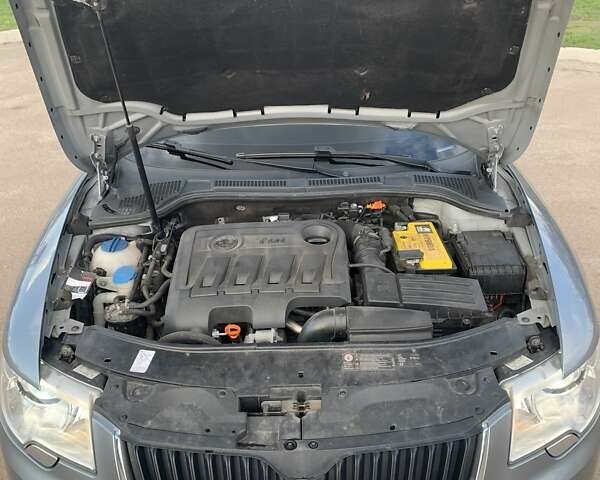 Сірий Шкода Суперб, об'ємом двигуна 2 л та пробігом 219 тис. км за 11850 $, фото 12 на Automoto.ua