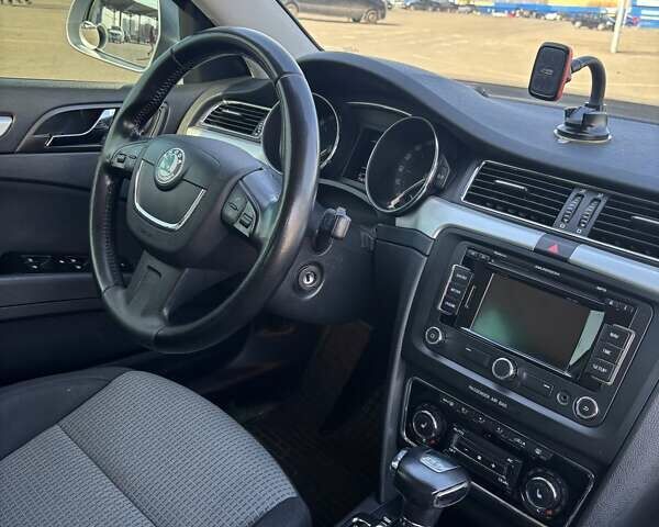 Сірий Шкода Суперб, об'ємом двигуна 2 л та пробігом 256 тис. км за 11350 $, фото 17 на Automoto.ua