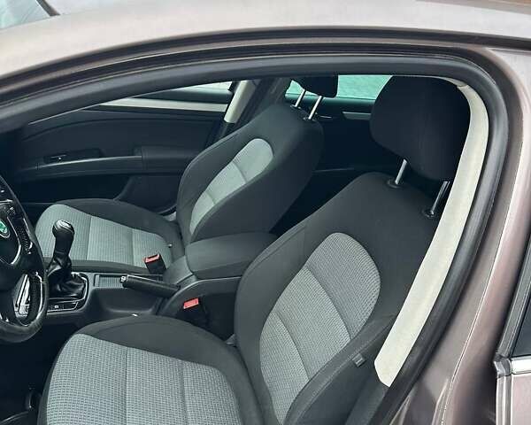 Серый Шкода Суперб, объемом двигателя 1.6 л и пробегом 325 тыс. км за 8300 $, фото 18 на Automoto.ua