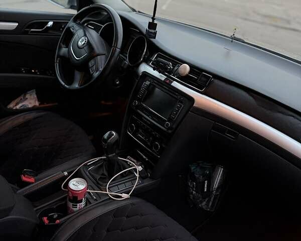 Серый Шкода Суперб, объемом двигателя 1.6 л и пробегом 198 тыс. км за 9000 $, фото 17 на Automoto.ua