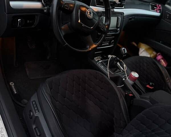 Серый Шкода Суперб, объемом двигателя 1.6 л и пробегом 198 тыс. км за 9000 $, фото 13 на Automoto.ua