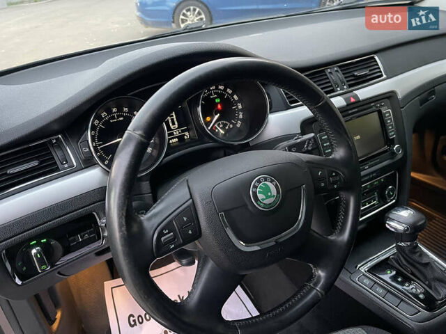 Сірий Шкода Суперб, об'ємом двигуна 2 л та пробігом 256 тис. км за 10700 $, фото 27 на Automoto.ua